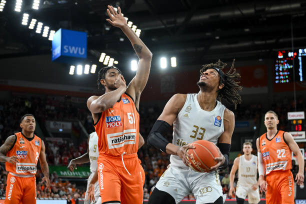 恩德里克显 恩德里克显