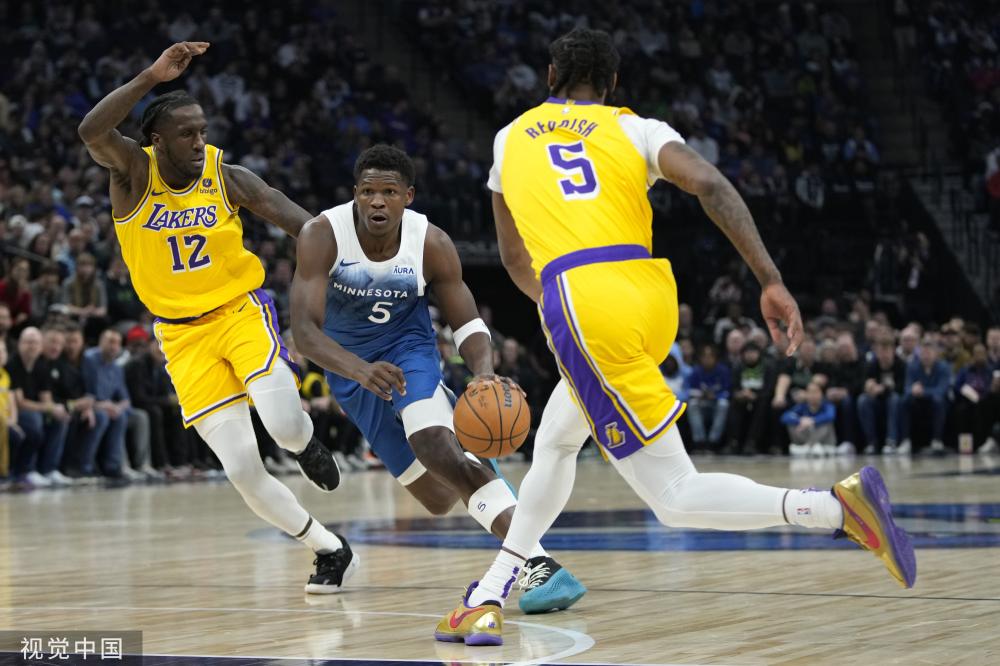 格和场边行 格和场边行