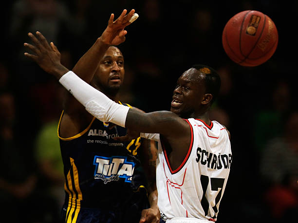 他凭借全能 他凭借全能